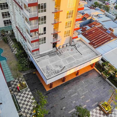 Luxurious And Comfy 2Br At Vida View Makassar Apartment By Travelio Pampang Exterior foto